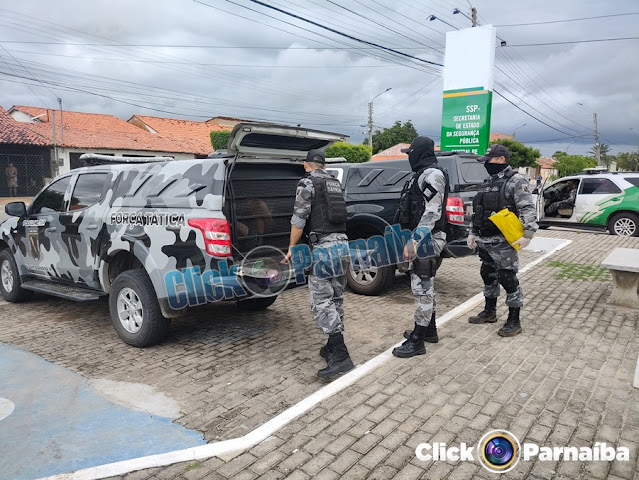 Policiais na Central de Flagrantes de Parnaíba