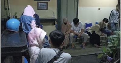 Razia kos di tulungagung, enam pasagan bukan suami istri diamankan