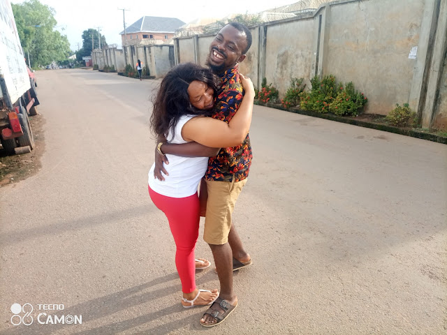 Lovely Moment as Comedian Chief Echofe gets a Yes as he propose to his lover on the road (Photos)