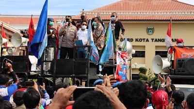 Kapolres Metro Tangerang Kota apresiasi aksi buruh di Puspem Kota Tangerang 