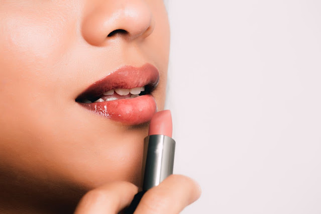 9 Panduan Supaya Lipstik Tahan Lama Selama Seharian
