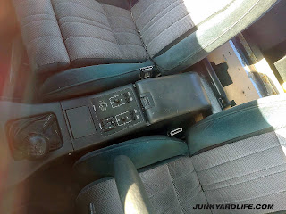 Console with manual transmission in 1988 Thunderbird Turbo Coupe.