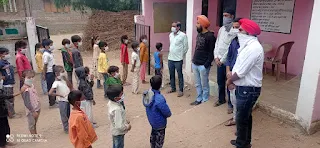 समाजसेवी धरमसिंह अरोरा ने स्वयं का जन्मदिन स्कूली विद्यार्थियों ने साथ मनाया