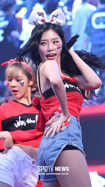 JiU (지유) Leader, Sub Vocalist, Lead Dancer, Visual, Center