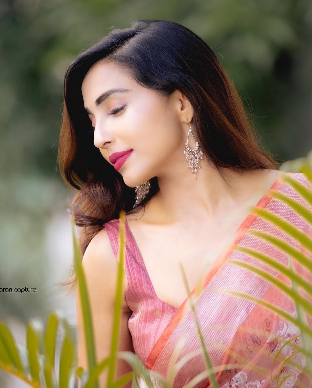 Actress Parvati Nair Latest Photohoot Pics in Saree