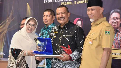 Pemko Pariaman Terima Penghargagaan Peringkat Pertama Kategori Kinerja Pengelolaan Dana Desa Semester I 2023