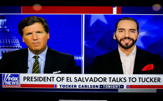 Periodista Tucker Carlson de Fox News entrevistó al Presidente de El Salvador Nayib Bukele