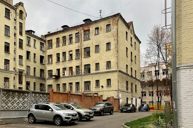 улица Гиляровского, улица Щепкина, дворы, бывший доходный дом Шевлягиной (построен в 1911 году)
