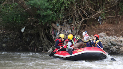 Gabungan Organisasi Pecinta Alam Latihan Bersama Sekaligus Investigasi Sampah di Sungai Bedadung