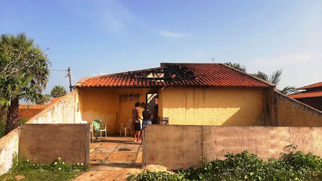 Homem é morto a tiros e tem a casa incendiada no Bairro Coqueiro, em Luís Correia