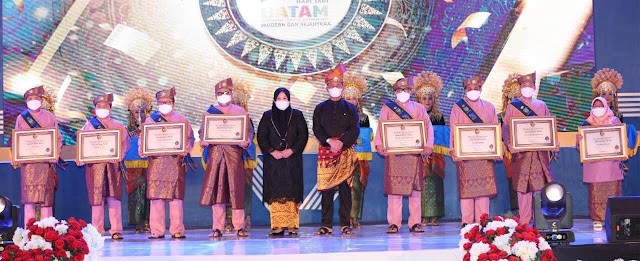 Ini Delapan Tokoh Yang Menerima Anugerah Batam Madani 2021