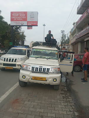 Change of Taxi's at Rishikesh for " Valley of Flowers " trek.