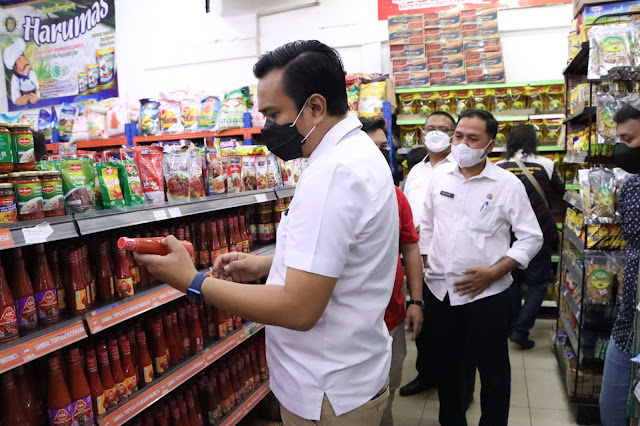 Satreskrim Polres Karimun bersama Tim Satgas Pangan Sidak Kesejumlah Pasar dan Supermarket