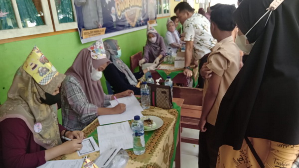 SDN 22 Kampung Luar Vaksin Massal