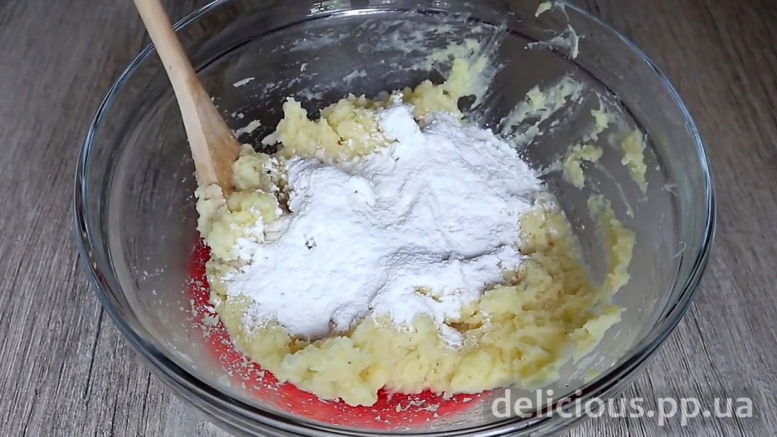 Фото приготовления рецепта: «картофельных оладий» - шаг №3