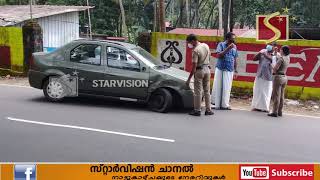 ലോറി കാറിലിടിച്ച് കയറി അപകടം 