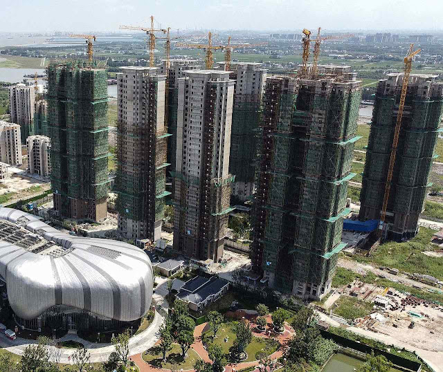 Evergrande parou projetos elefantisíacos. E o governo lhe ordenou demolir dezenas de prédios ilegais