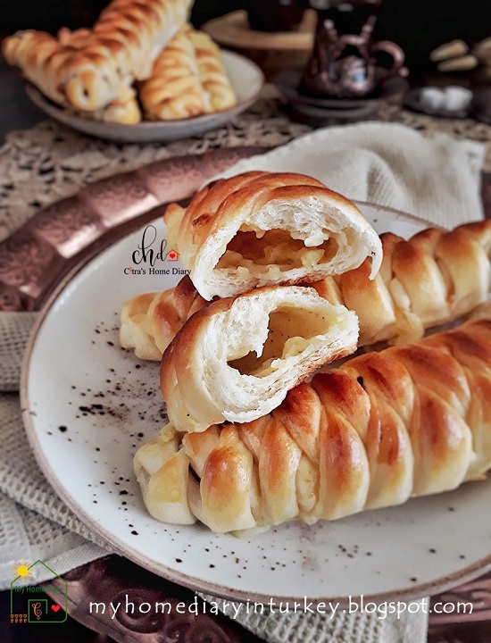 Potato Filling Bread. Easy and soft breakfast bread you will keep the recipe! | Çitra's Home Diary. #breadrecipe #breakfast #softbread #potatobread #potatofillingbread #poğaça #softbreadrecipe #breakfastbread