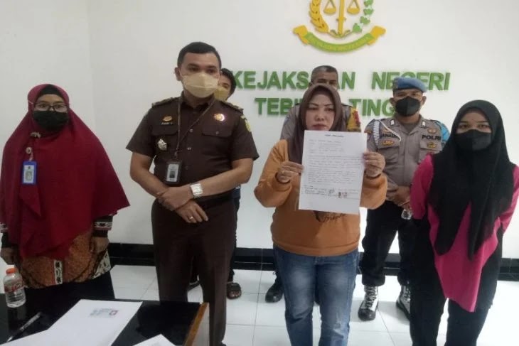 Viral Wanita Mengamuk di Toko Sepatu dan Mengaku Istri Kajari, Akhirnya Terungkap Identitasnya, Oh Ternyata