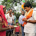 भाजपा प्रत्याशी महेश साहू जनसंपर्क अभियान के तहत घर- घर पहुंचे मतदाताओं का आशीर्वाद लेने