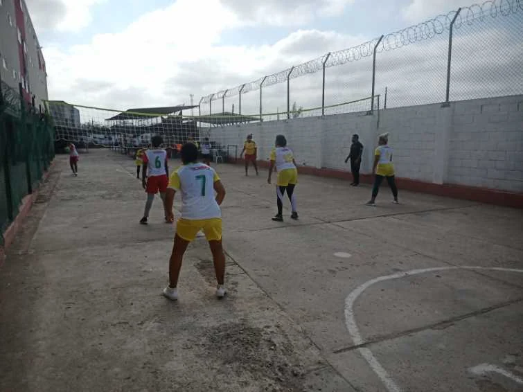 Internas de la Cárcel Distrital de Mujeres inician jornadas deportivas apoyadas por el IDER