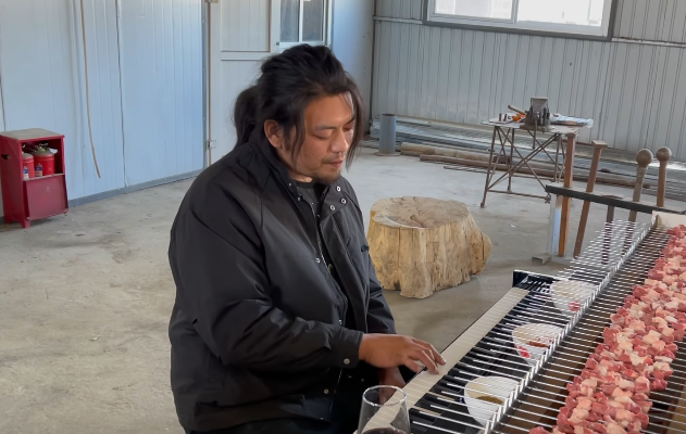 This Guy Transform A PIANO Into A BBQ CAR