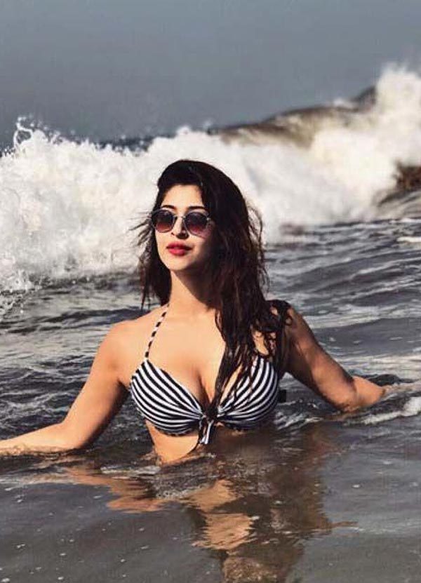 Sonarika Bhadoria cleavage bikini hot photos