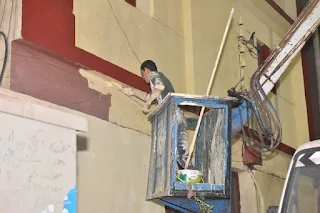 محافظ أسيوط يتفقد أعمال التجميل بسور مستشفى الإيمان والحميات بمشاركة طلاب التعليم الفني