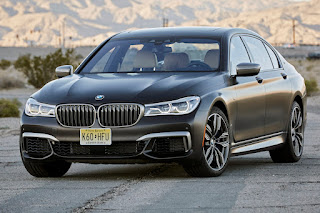 BMW M760i xDrive (2022) Front Side