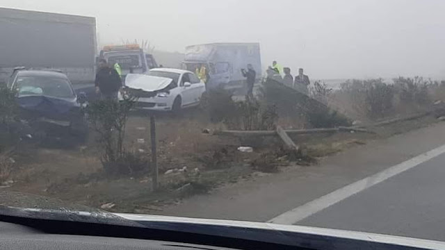 وفاة امرأة وإصابة 13 شخصا في حادث اصطدام 30 سيارة