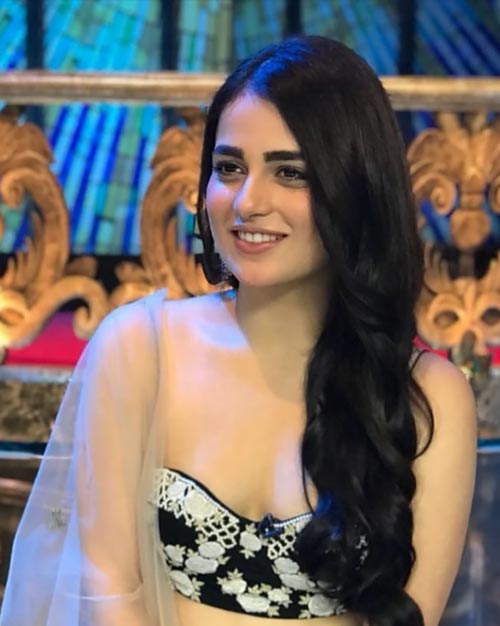 Shiddat Actress Aka Radhika Madan's Hot Photos - Insta Stars