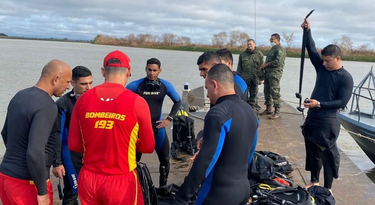 Barco turístico naufraga e deixa ao menos seis mortos no Pantanal