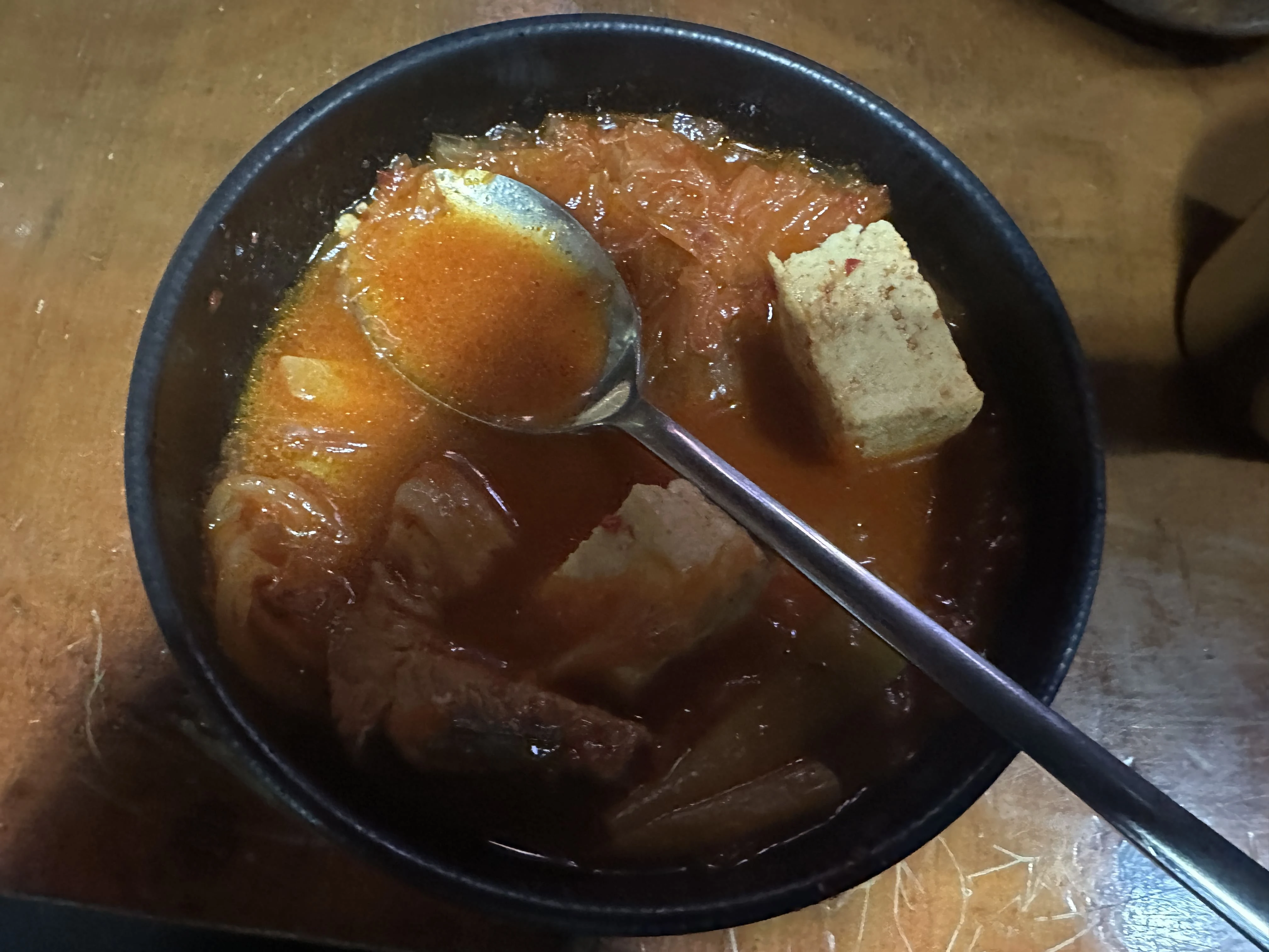 친구들과 술한잔하며 먹는 김치찌개