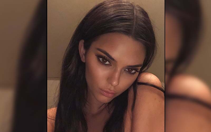 Kendall Jenner Poses BRALESS In New Mirror Selfies
