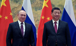 Vladimir Putin junto a su par chino Xi Jinping en Beijing durante un encuentro que se produjo apenas unos días antes de la invasión rusa a Ucrania. Sputnik/Aleksey Druzhinin/Kremlin via REUTERS/