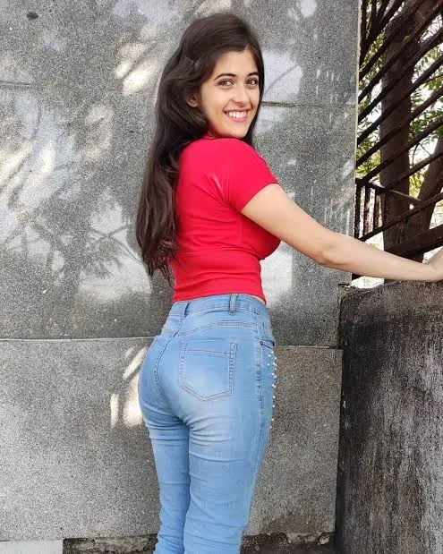 Urvi singh hot and sexy Big Butt : Urvi singh hot and gorgeous looks