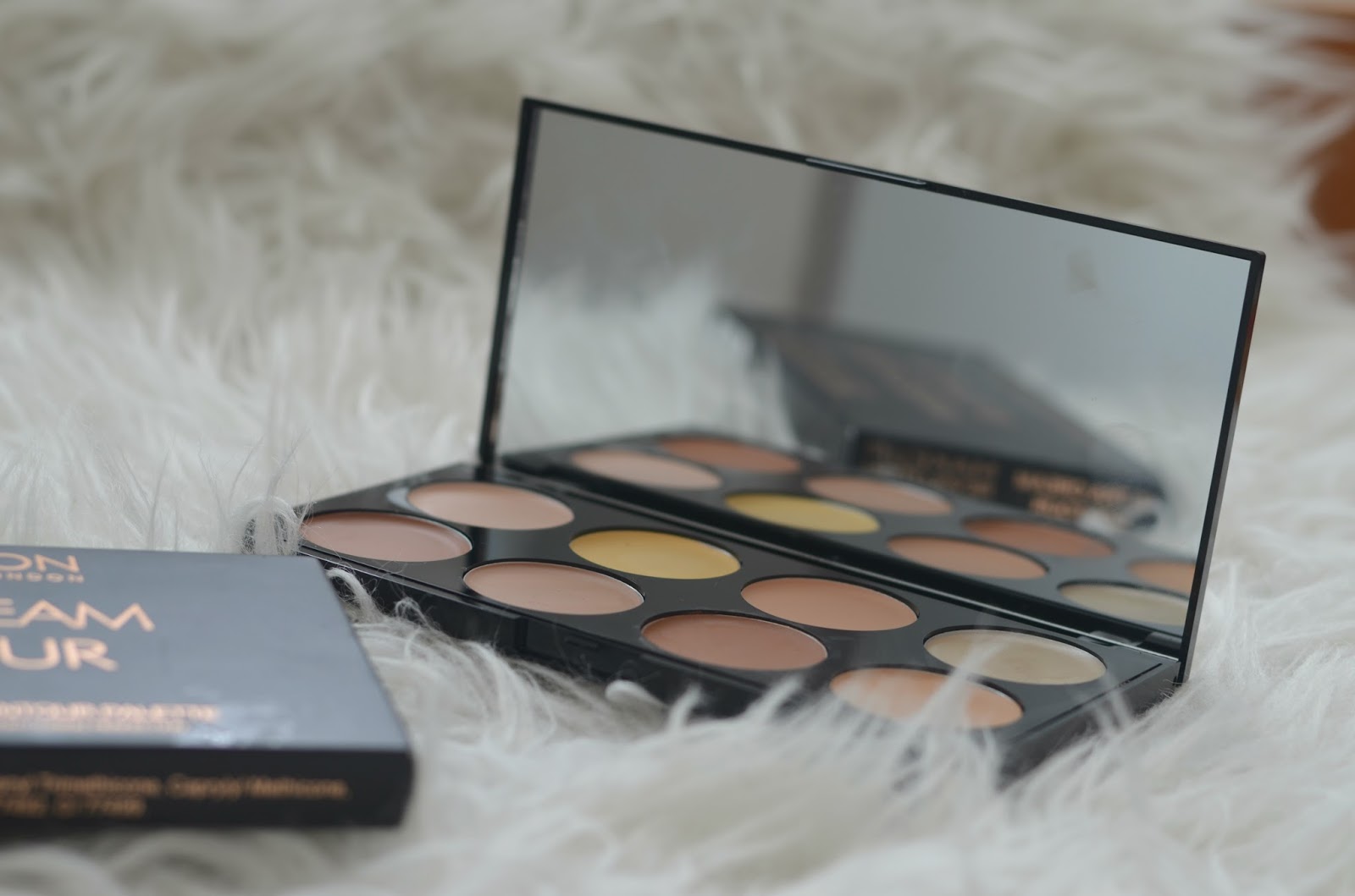 Makeup Revolution Ultra Contour