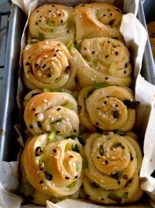 INTERNATIONAL BREAD OF THE WEEK 171: GREEN ONION SESAME ROLLS.