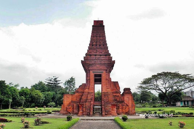 Candi Bajang Ratu Mojokerto