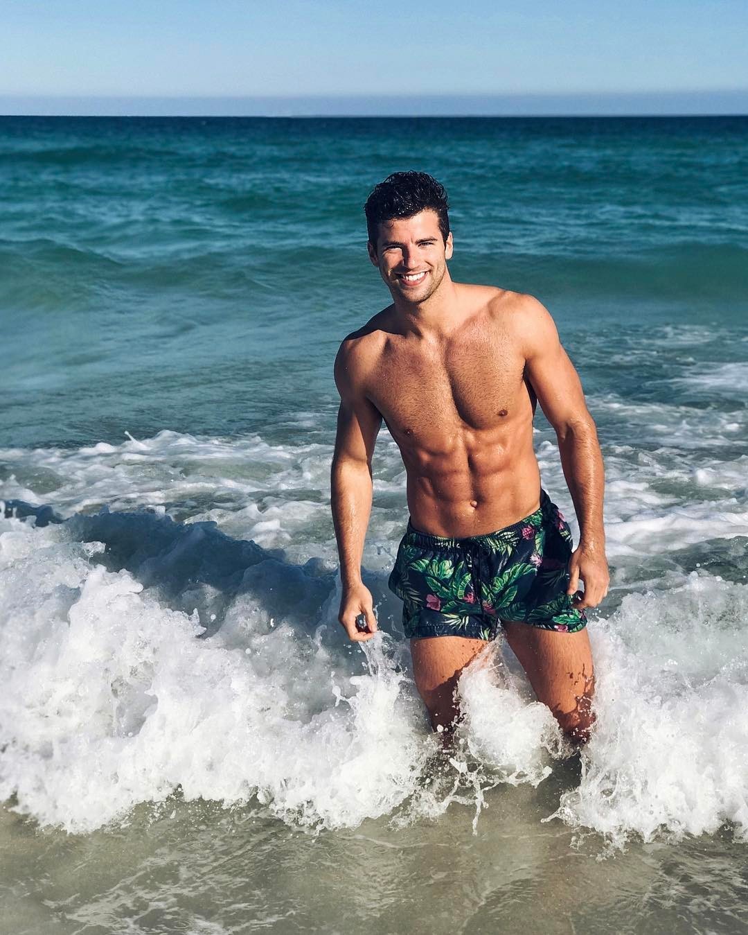 sexy-shirtless-guy-beach-smile