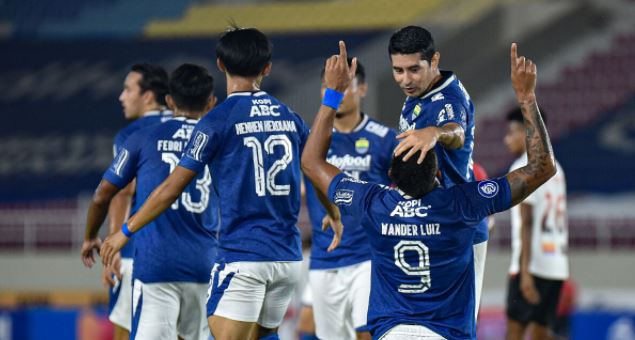 Persib Bandung vs Persipura Jayapura 3-0 Highlights