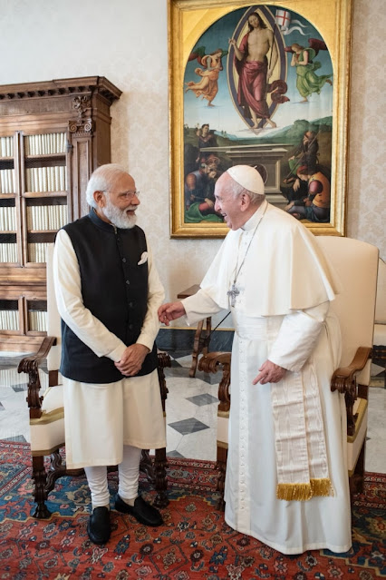 प्रधानमंत्री मोदी ने पोप फ्रांसिस से की मुलाकात