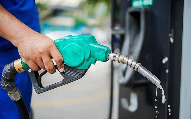 Giá xăng dầu hôm nay 28/10: Lao dốc khi số ca mắc Covid-19 tăng đột biến