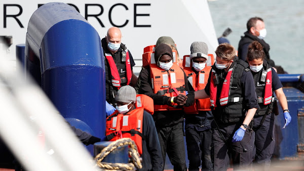 Traversées De La Manche Par Des Migrants : Paris Réagit Aux Remontrances De Londres
