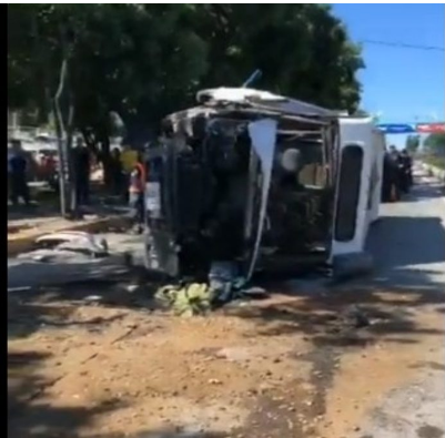 Venezuela: Autobús se volcó en La Guaira y dejó 8 pasajeros heridos
