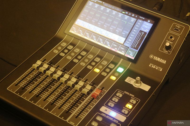 mixer digital console DM3