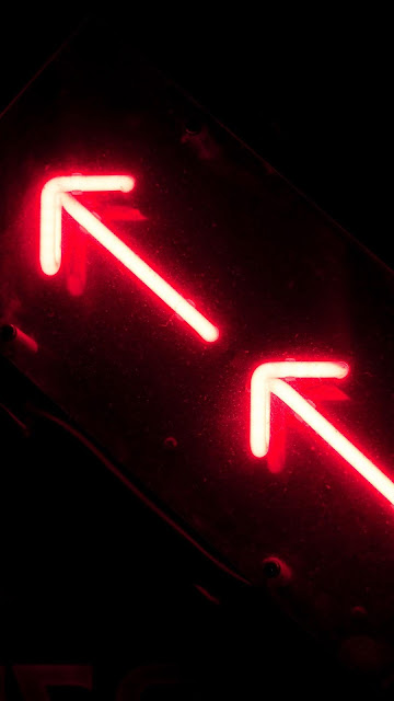 Neon Glowing arrow pointer wallpaper