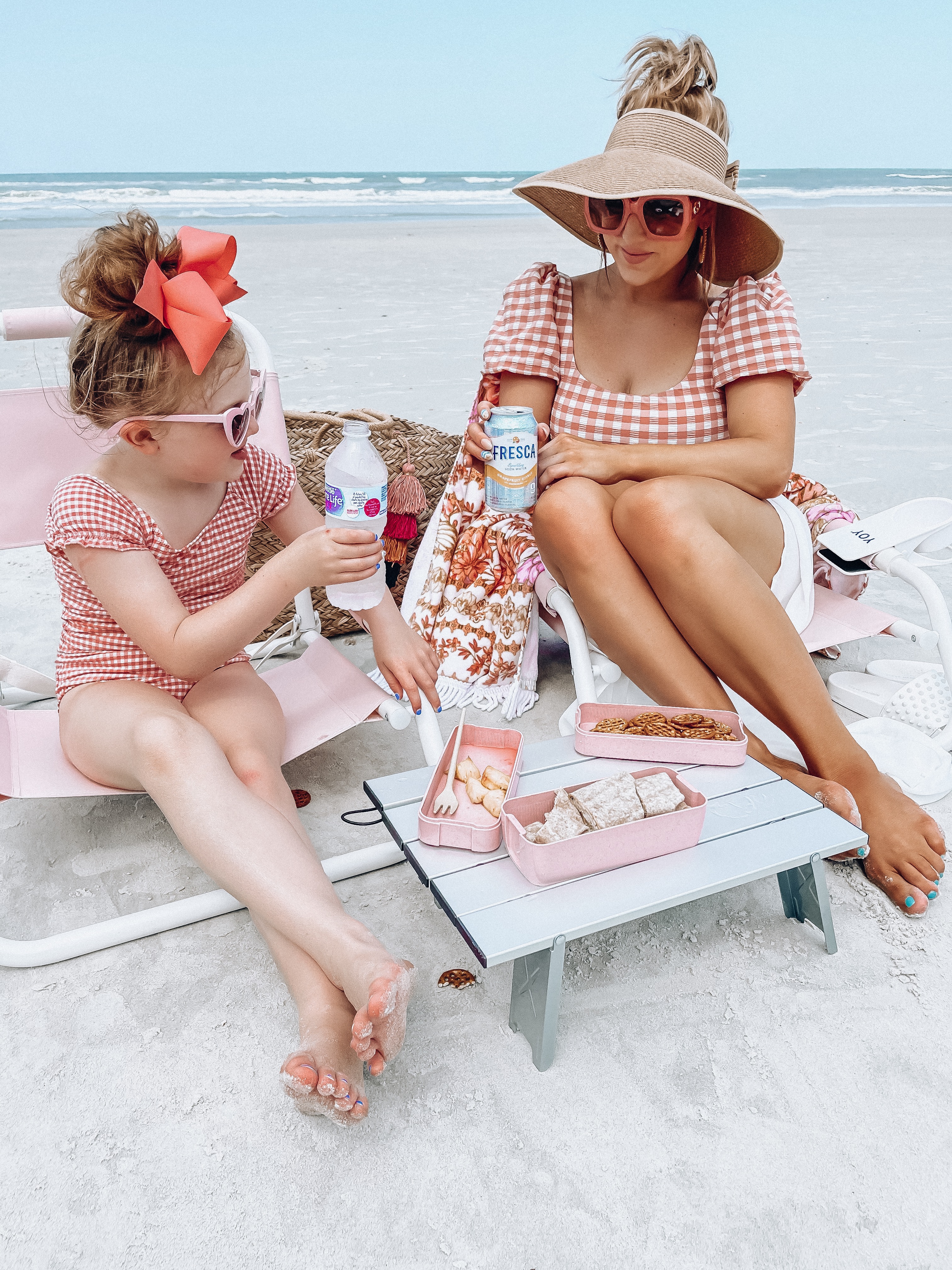 Beach Must-Haves - Something Delightful Blog #Summer #BeachMusthaves #AmazonFinds #BeachWithKids