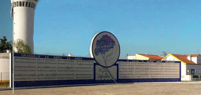 Monument to the Carnation Revolution, Grândola