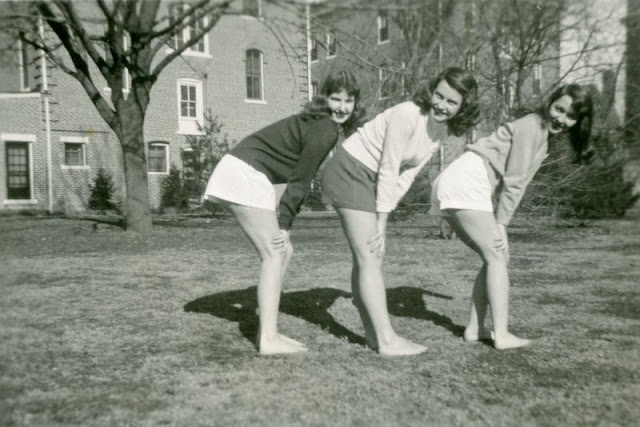 30 Cheerful Photos of Teenage Girls in the 1940s